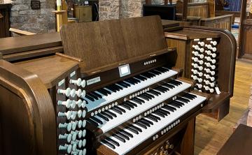 banner ChurchOrganWorld install a Makin Windermere 3-53D in St Brelades, Jersey